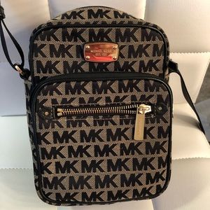 Micheal Kors crossbody